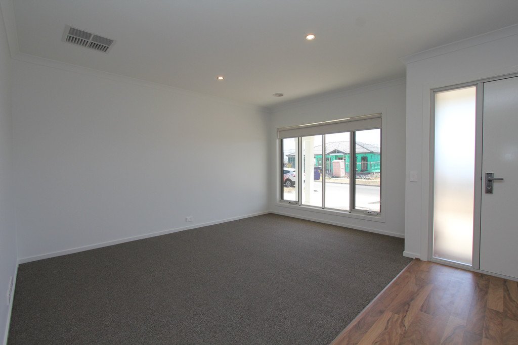 31 Limetree Way LAKE GARDENS 8