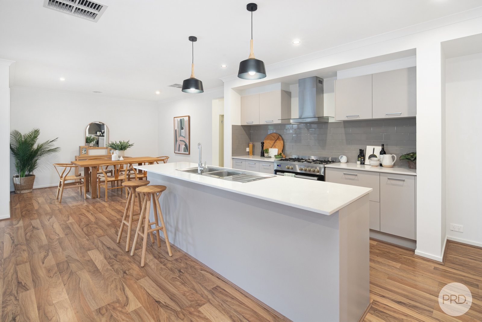 31 Limetree Way LAKE GARDENS 6