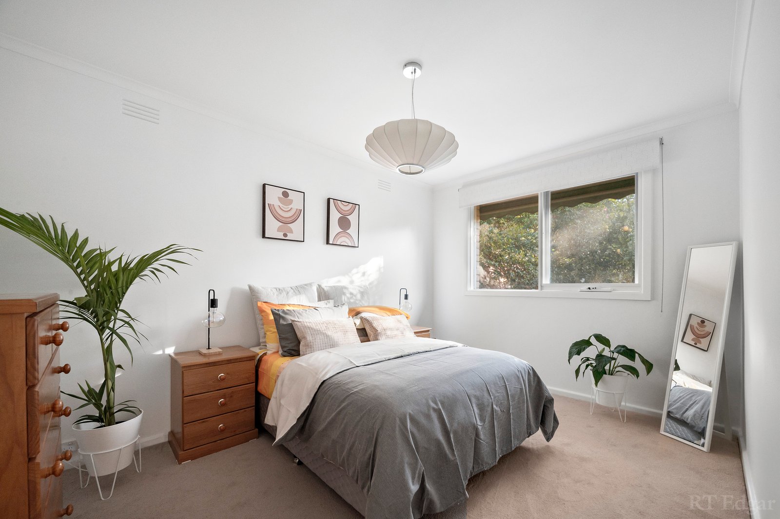 Real Estate and Property in 31 Lincoln Avenue, Mont Albert North, VIC