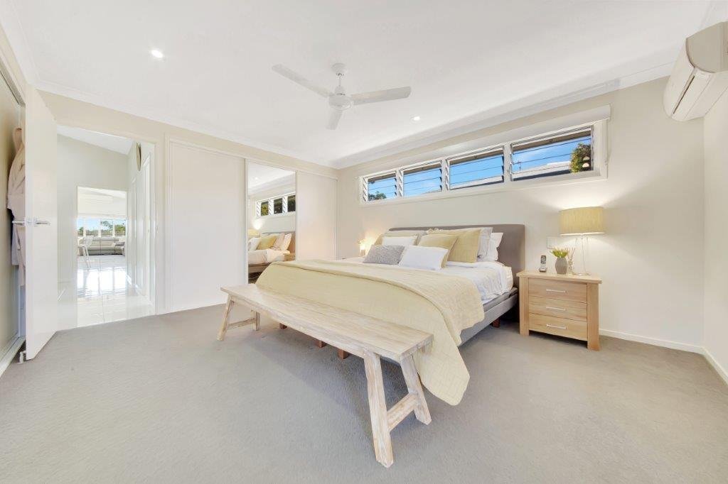 31 Mcleod St  BOYNE ISLAND 4