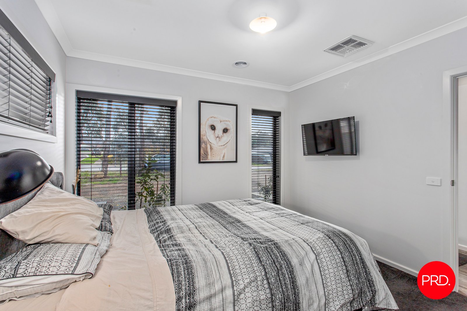 31 Norelle Crescent GOLDEN SQUARE 12