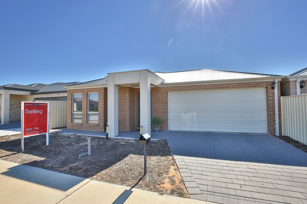 31 Oasis Boulevard MILDURA 12