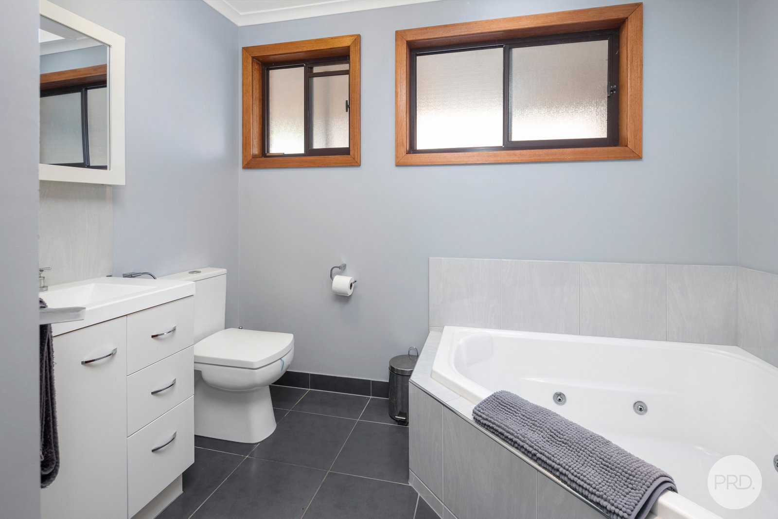 31 Queen Victoria Street NEWINGTON 14