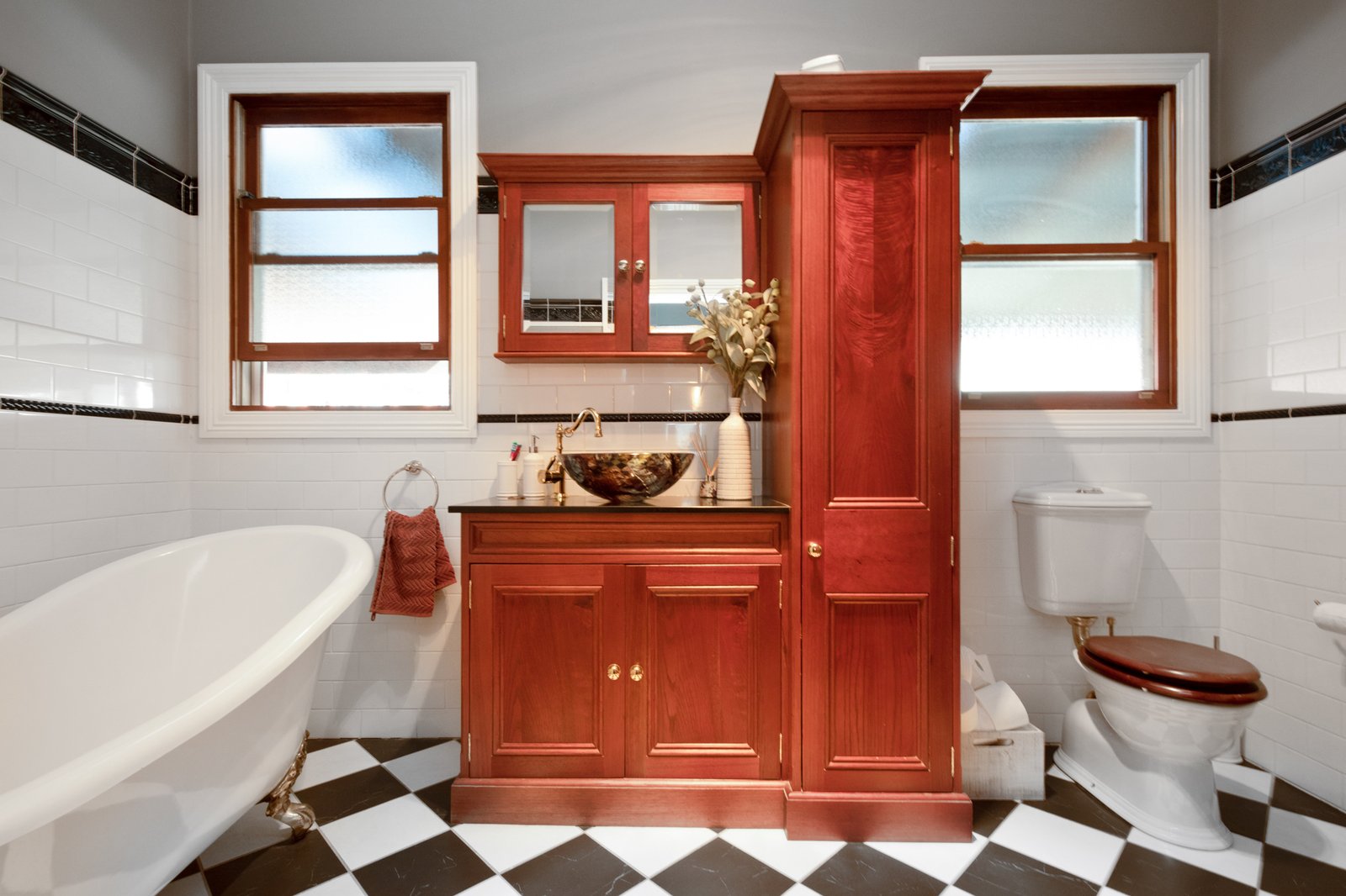 31 Roxburgh Street LORN 17