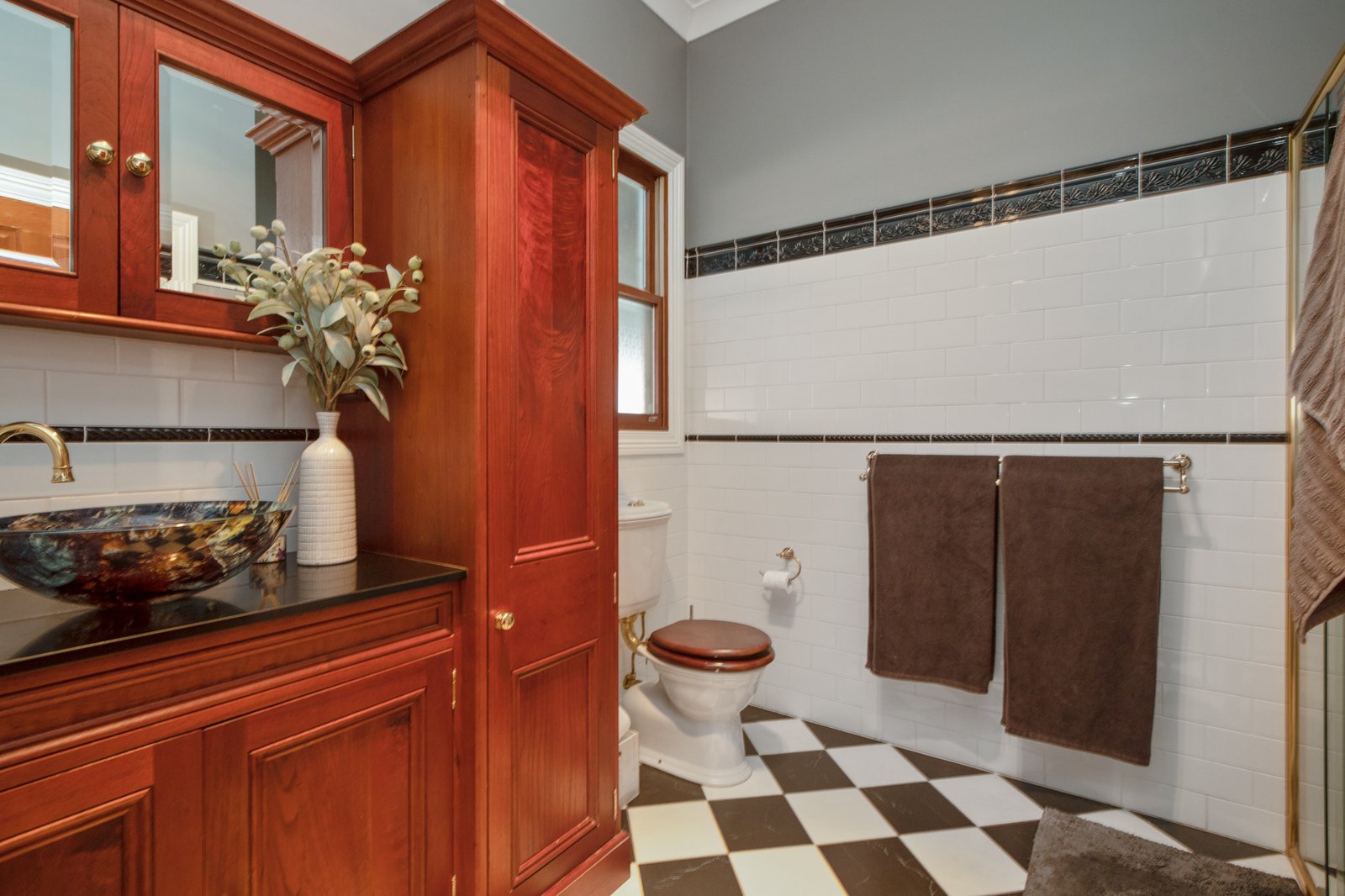 31 Roxburgh Street LORN 18