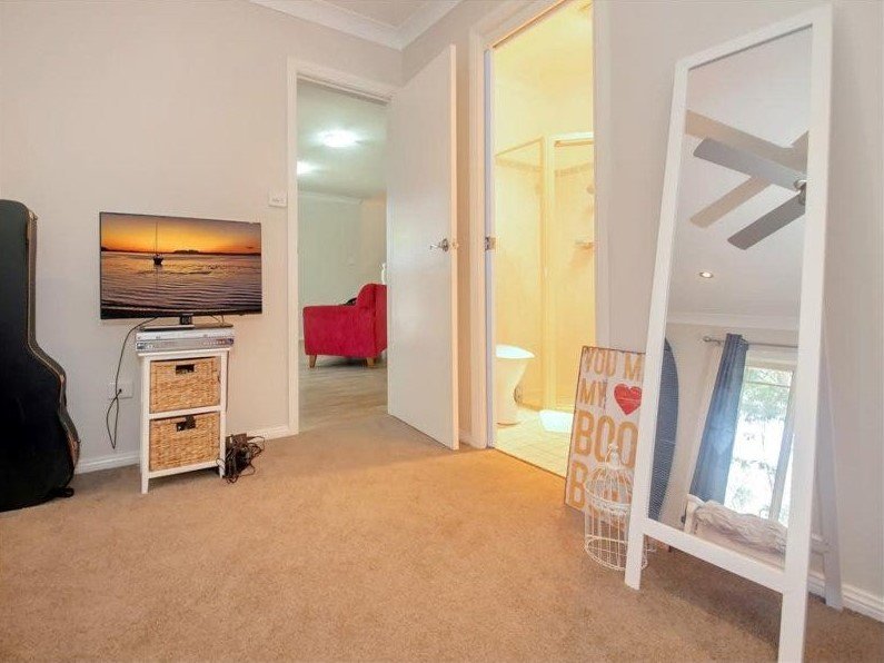 3/1 Shores Close SALAMANDER BAY 7