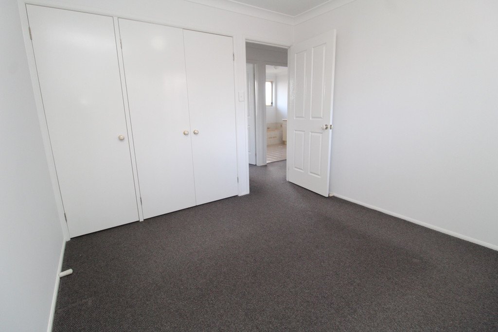 31 SPRINGFIELD AVE  ROSELANDS 12