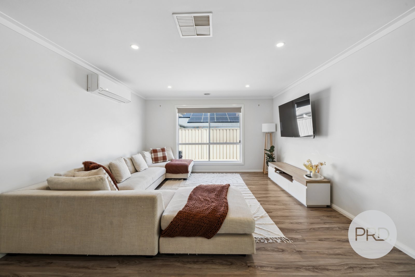 31 Strickland Drive BOOROOMA 2