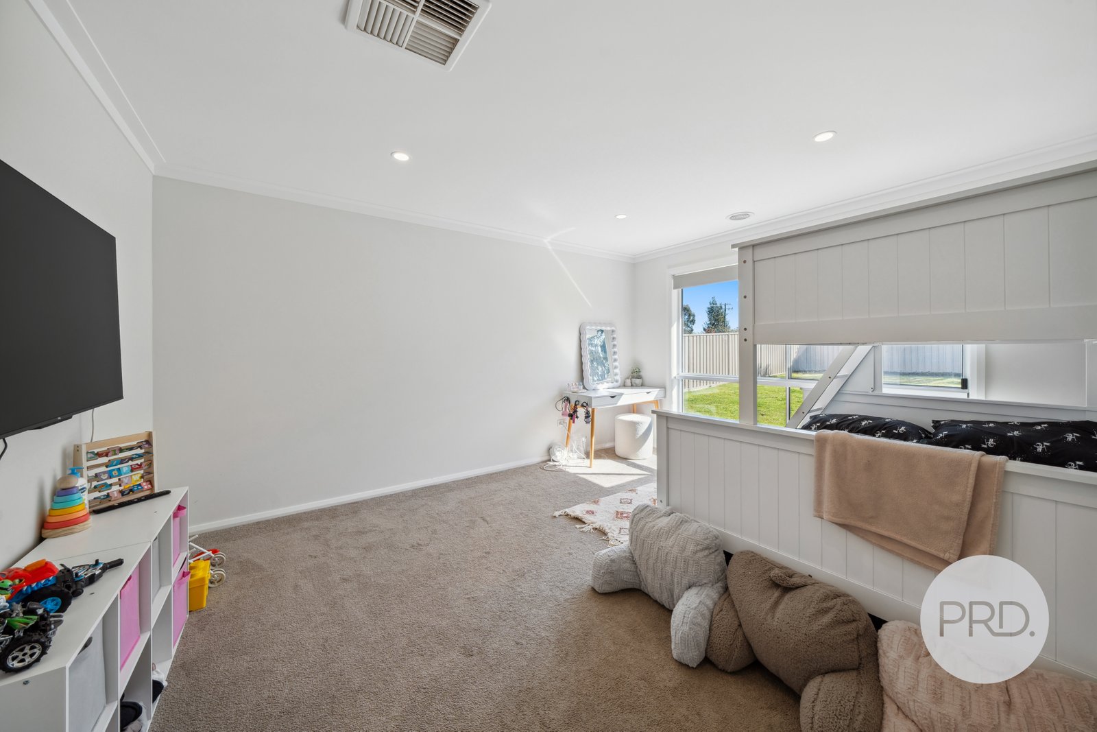 31 Strickland Drive BOOROOMA 8