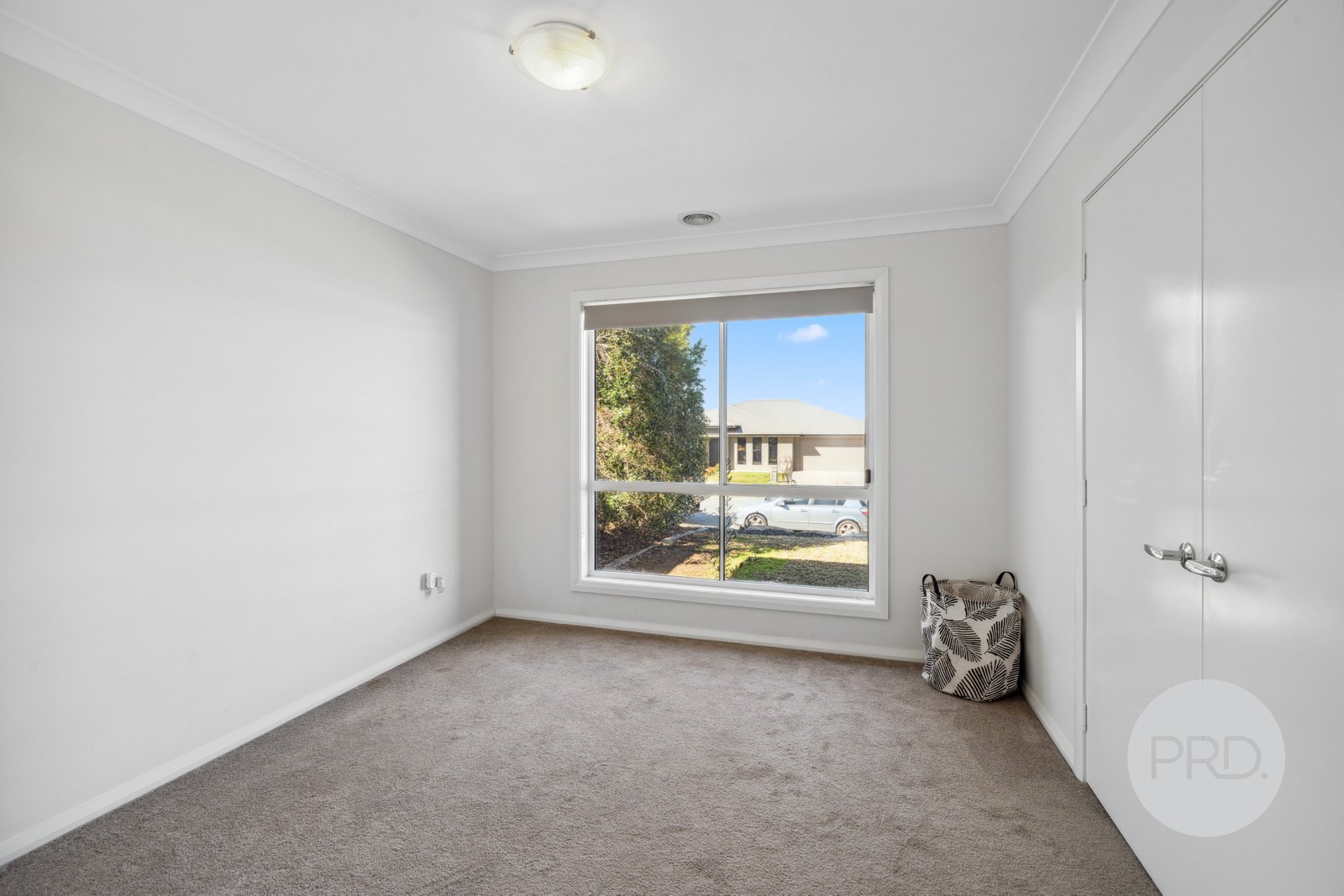 31 Strickland Drive BOOROOMA 9