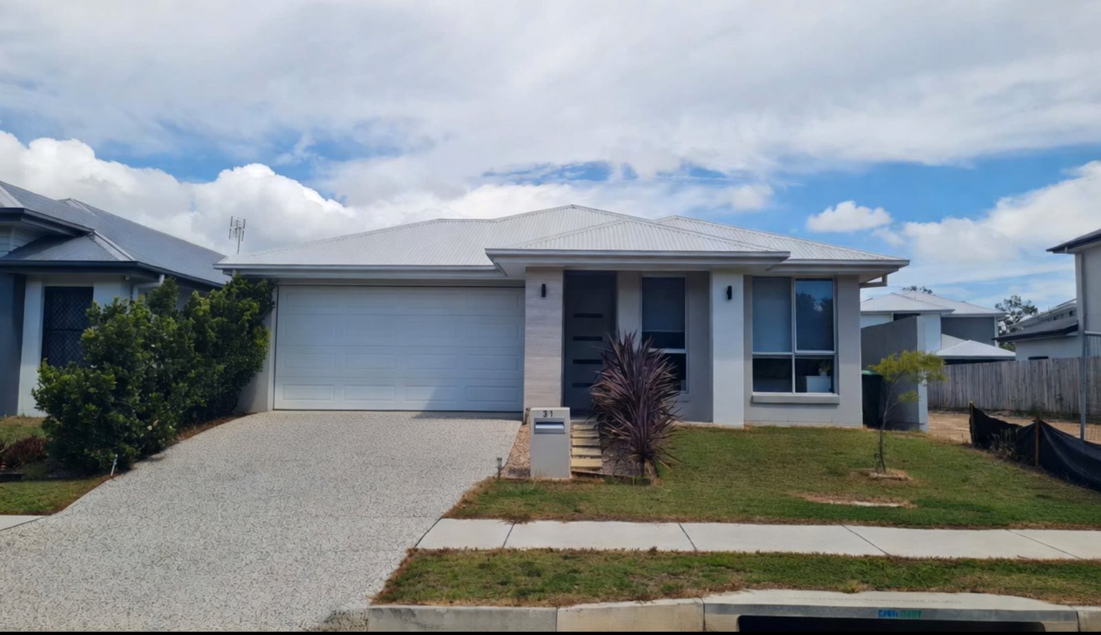 31 Vivienne Crescent COOMERA 1