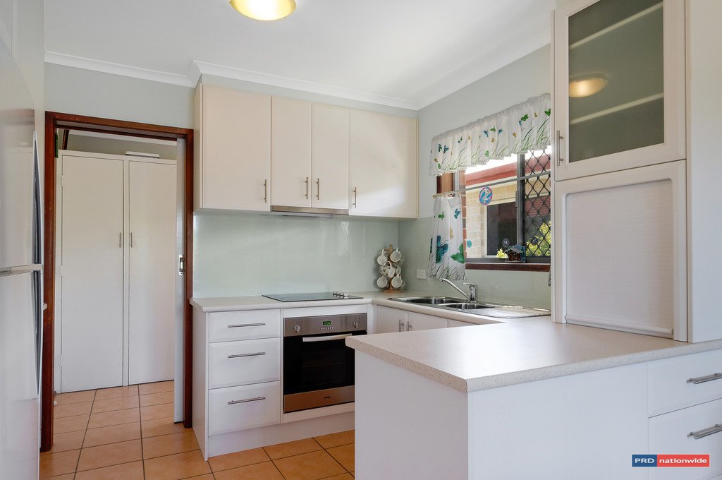 31 Warrina Crescent BURLEIGH WATERS 2