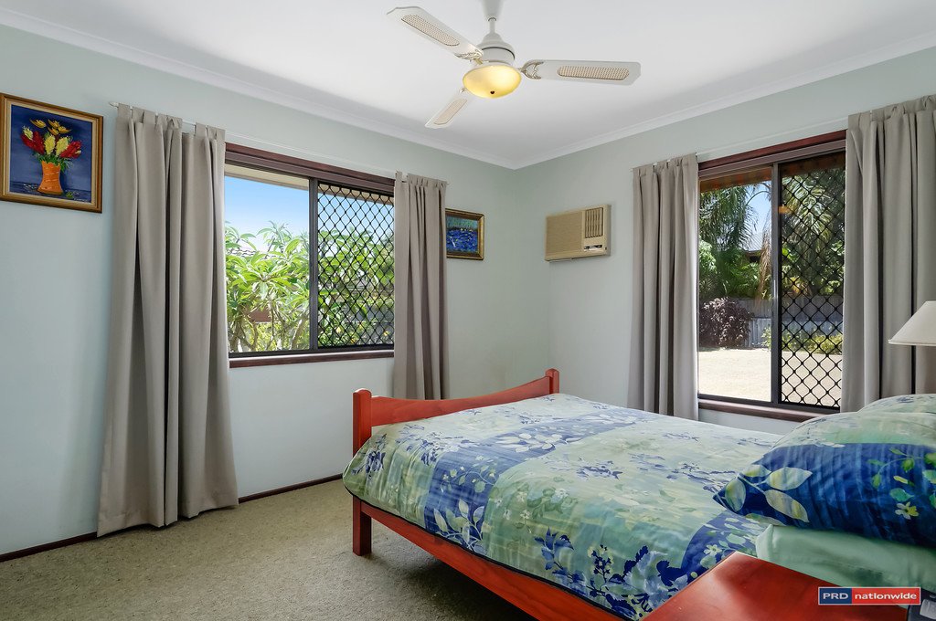31 Warrina Crescent BURLEIGH WATERS 9