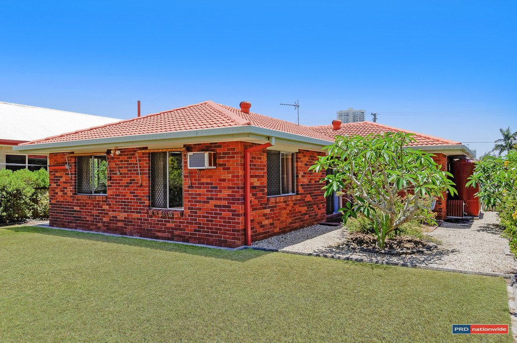 31 Warrina Crescent BURLEIGH WATERS 11