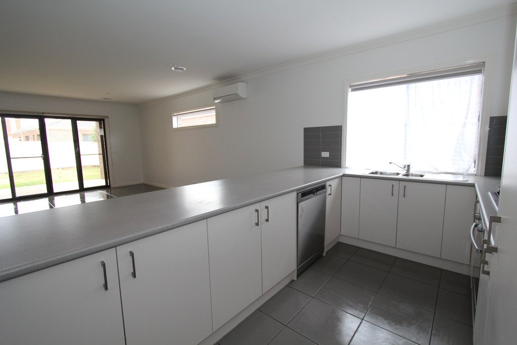 31 Westcliffe Crescent SEBASTOPOL 3