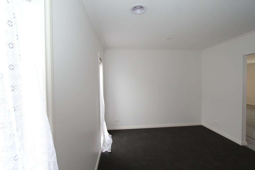 31 Westcliffe Crescent SEBASTOPOL 5