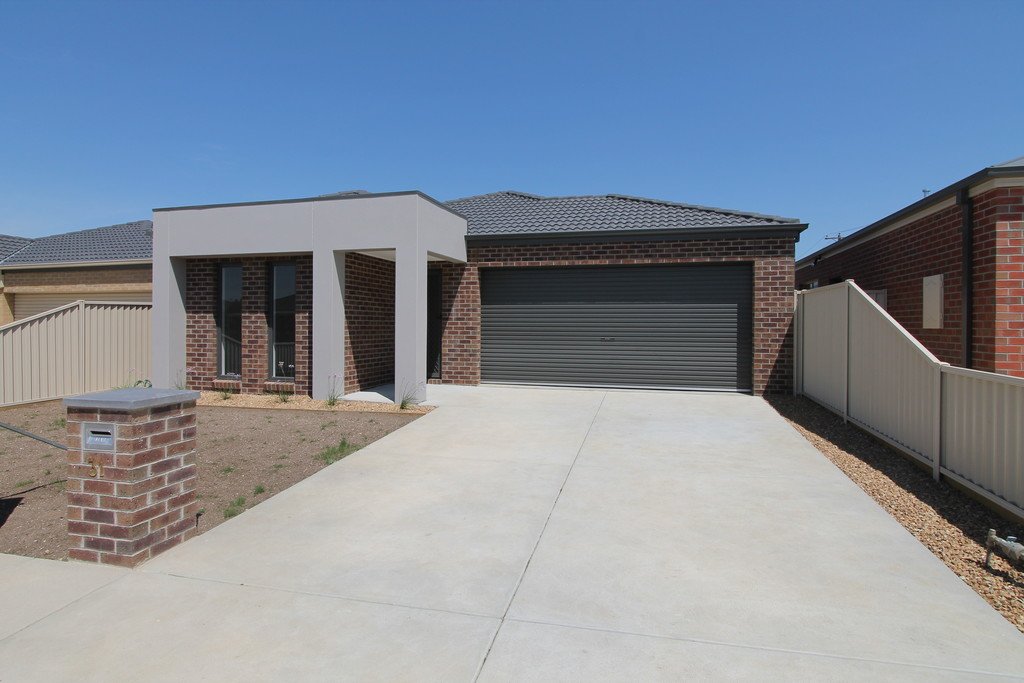 31 Westcliffe Crescent SEBASTOPOL 1