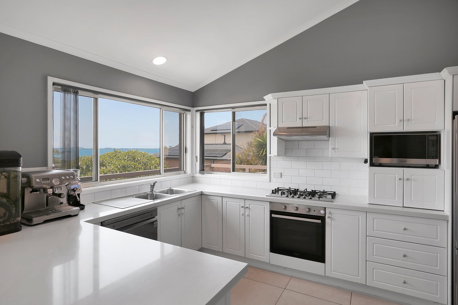 31 Wybalena Ave  KOONAWARRA 2