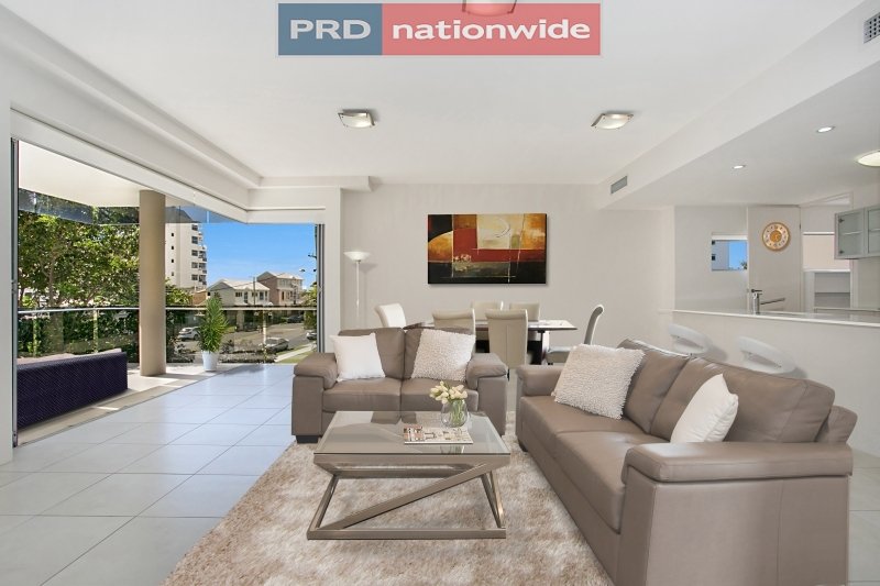 3/10-12 Imperial Parade LABRADOR 1