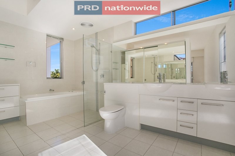 3/10-12 Imperial Parade LABRADOR 5