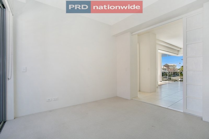 3/10-12 Imperial Parade LABRADOR 7