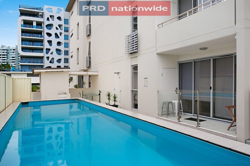 3/10-12 Imperial Parade LABRADOR 8