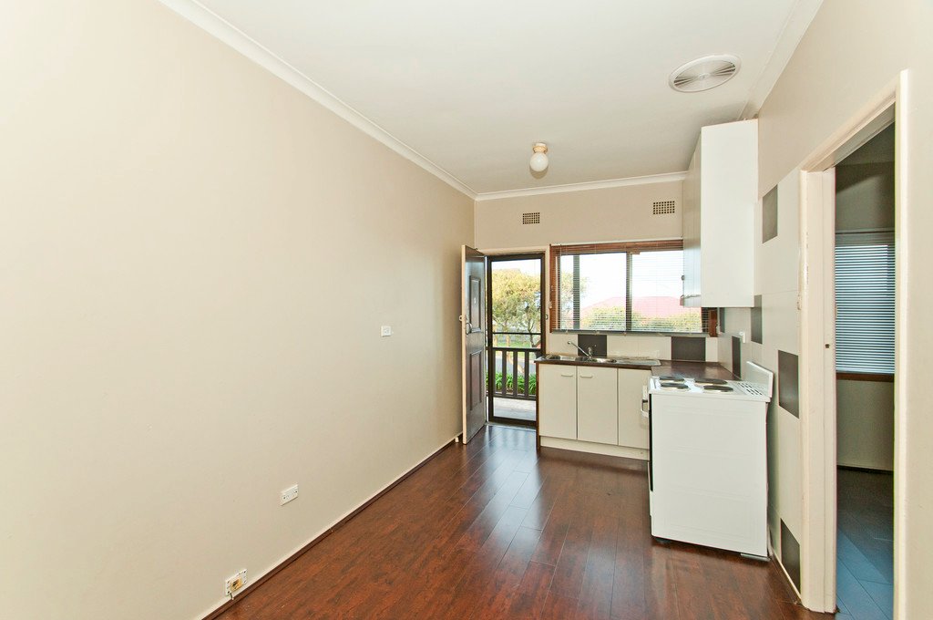 3/10 Barina Avenue LAKE HEIGHTS 2