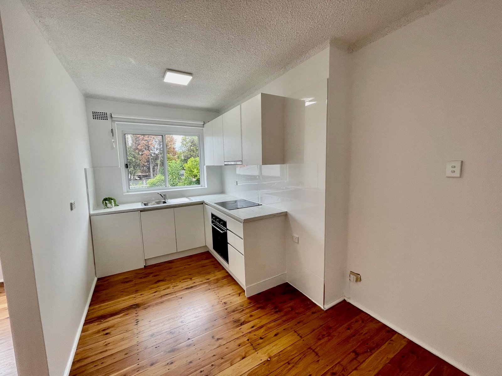 3/10 Colin Street LAKEMBA 2