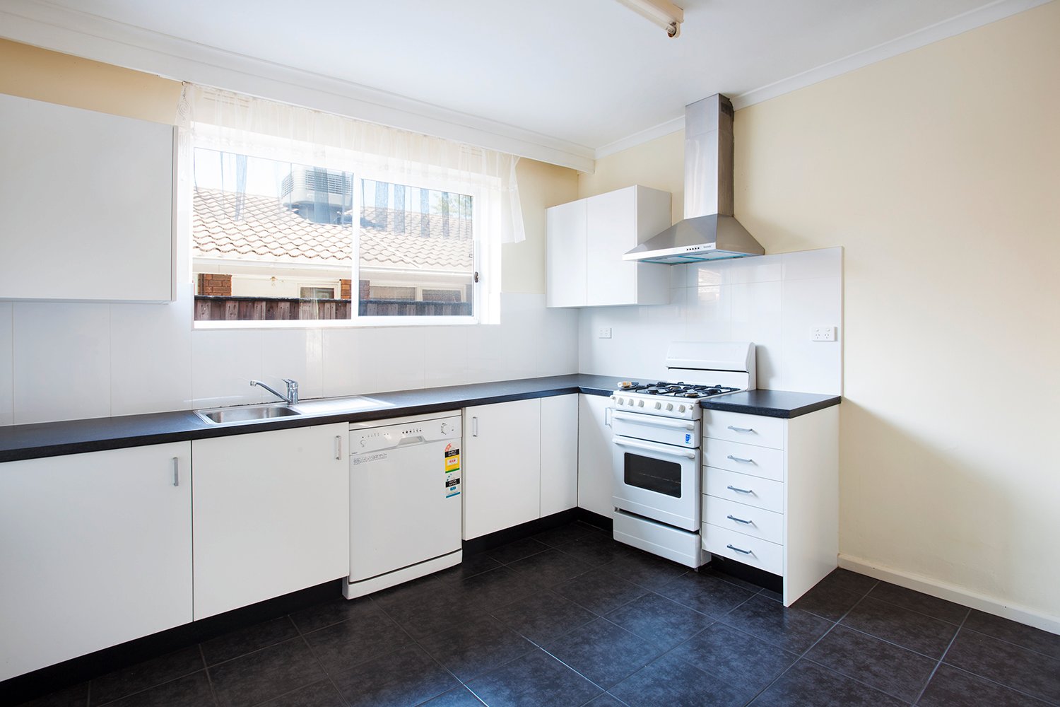 Gallery: 3/10 Elm Grove