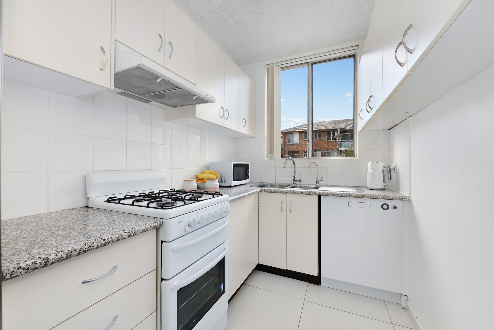 3/10 Grace Campbell Crescent HILLSDALE 2