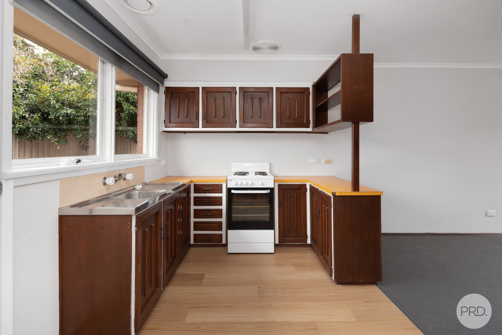 3/10 John Street WENDOUREE 3