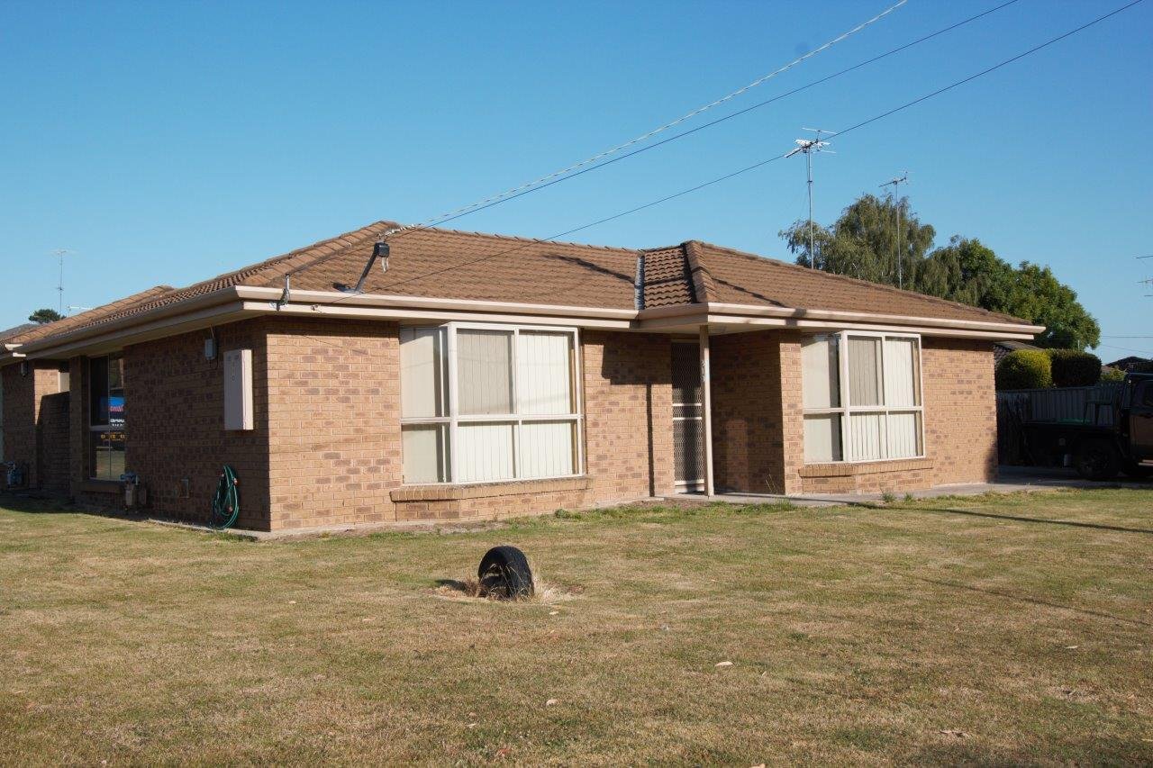 310 Kinnersley Avenue CANADIAN 1