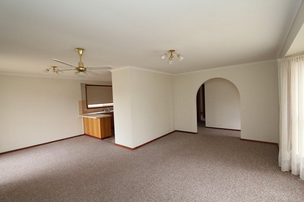 310 Kinnersley Avenue CANADIAN 4