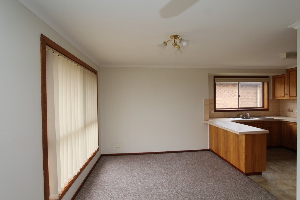 310 Kinnersley Avenue CANADIAN 6