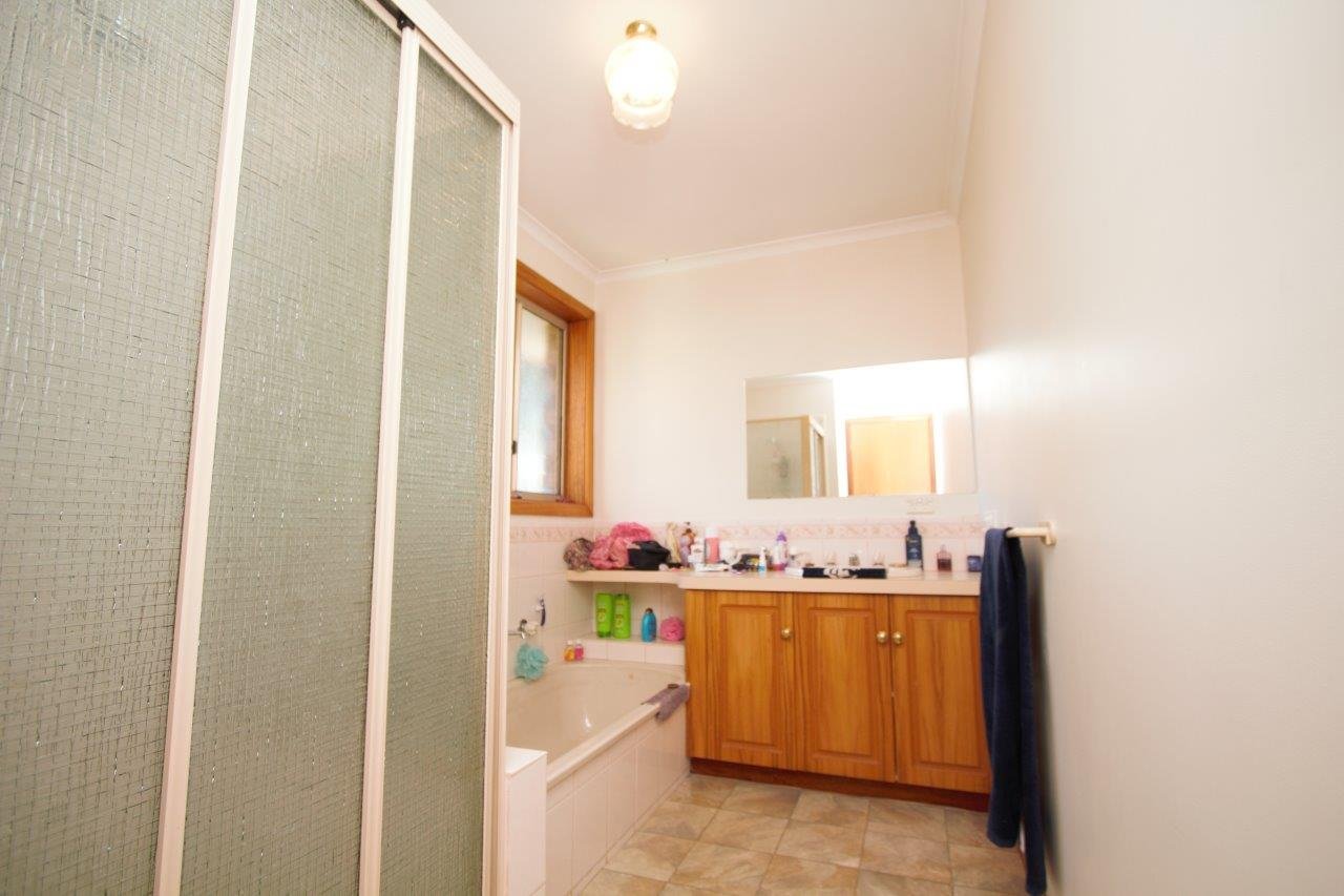 310 Kinnersley Avenue CANADIAN 9