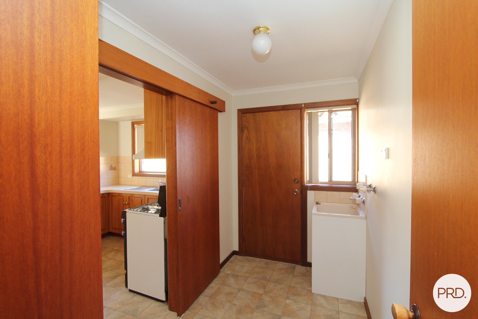 310 Kinnersley Avenue CANADIAN 8