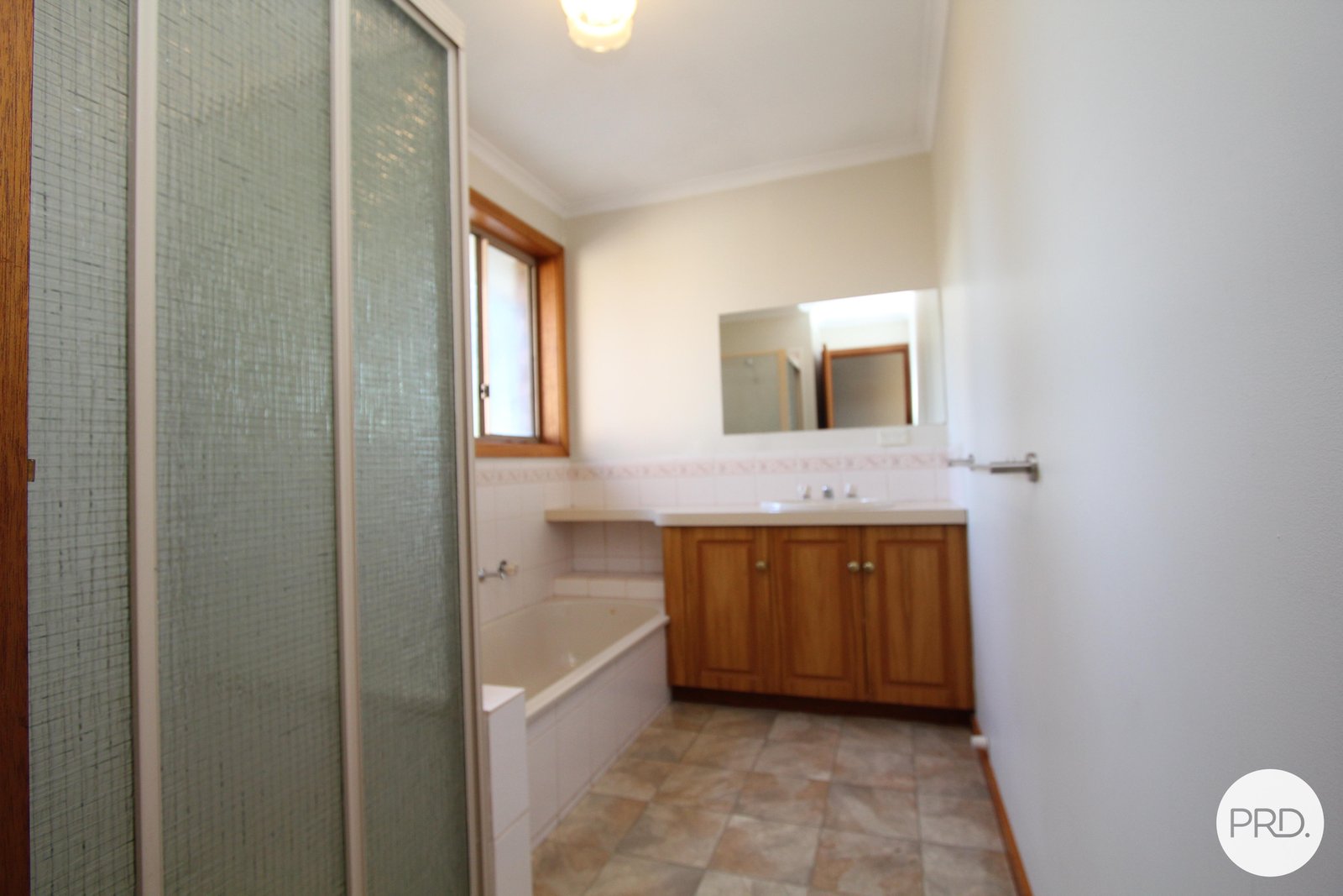 310 Kinnersley Avenue CANADIAN 14