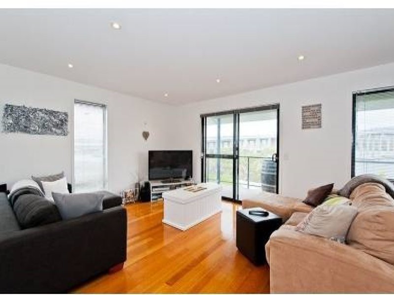 3/10 Marana Avenue ROSE BAY 4