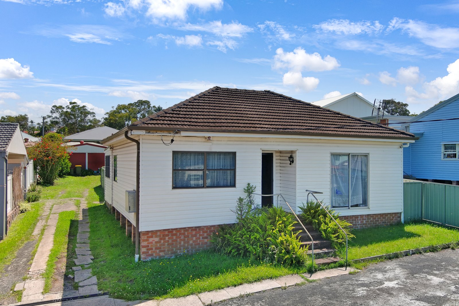 310 Northcliffe Drive LAKE HEIGHTS 3