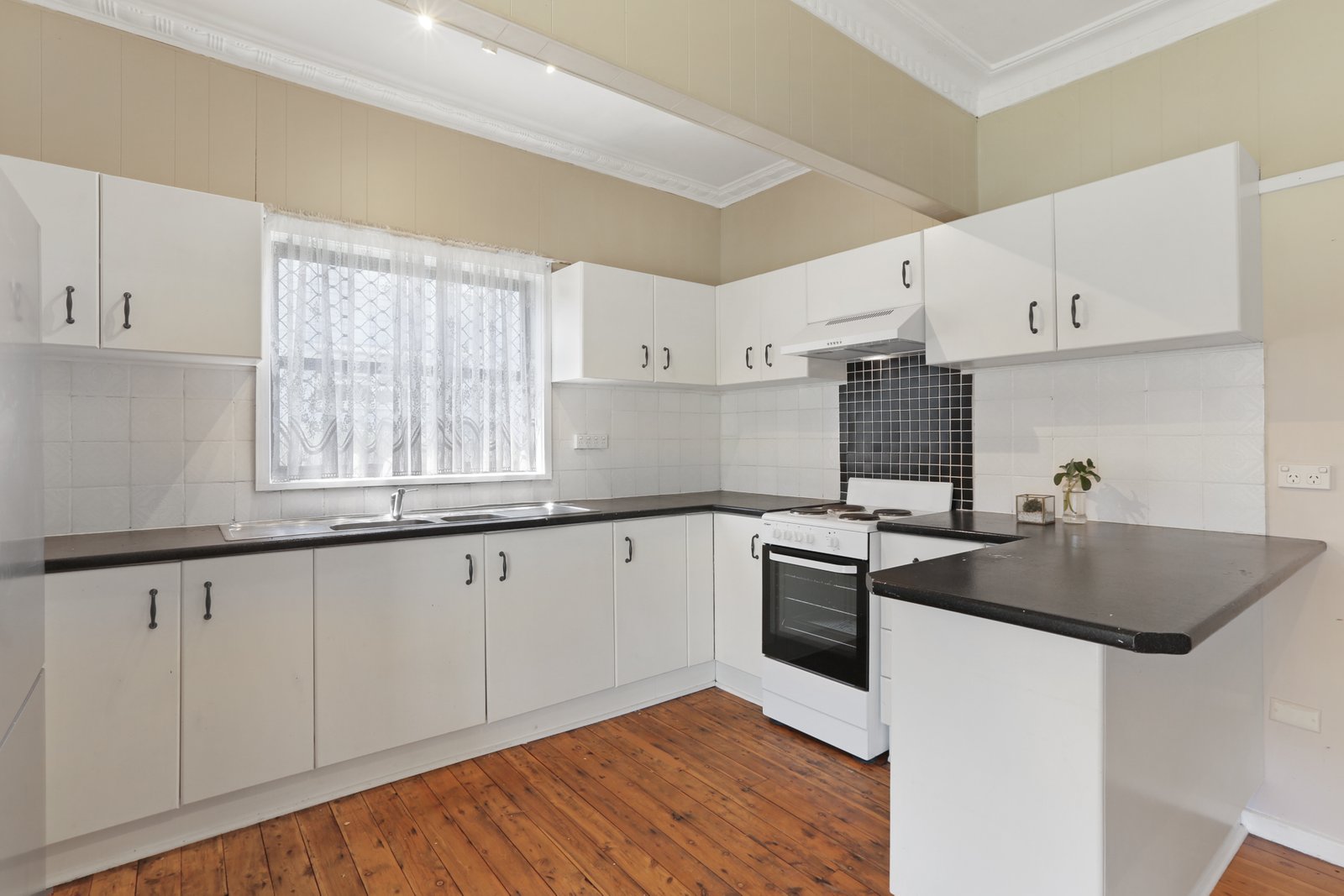 310 Northcliffe Drive LAKE HEIGHTS 4