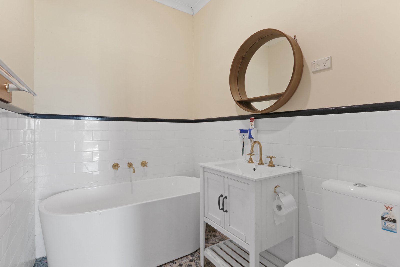 310 Northcliffe Drive LAKE HEIGHTS 7