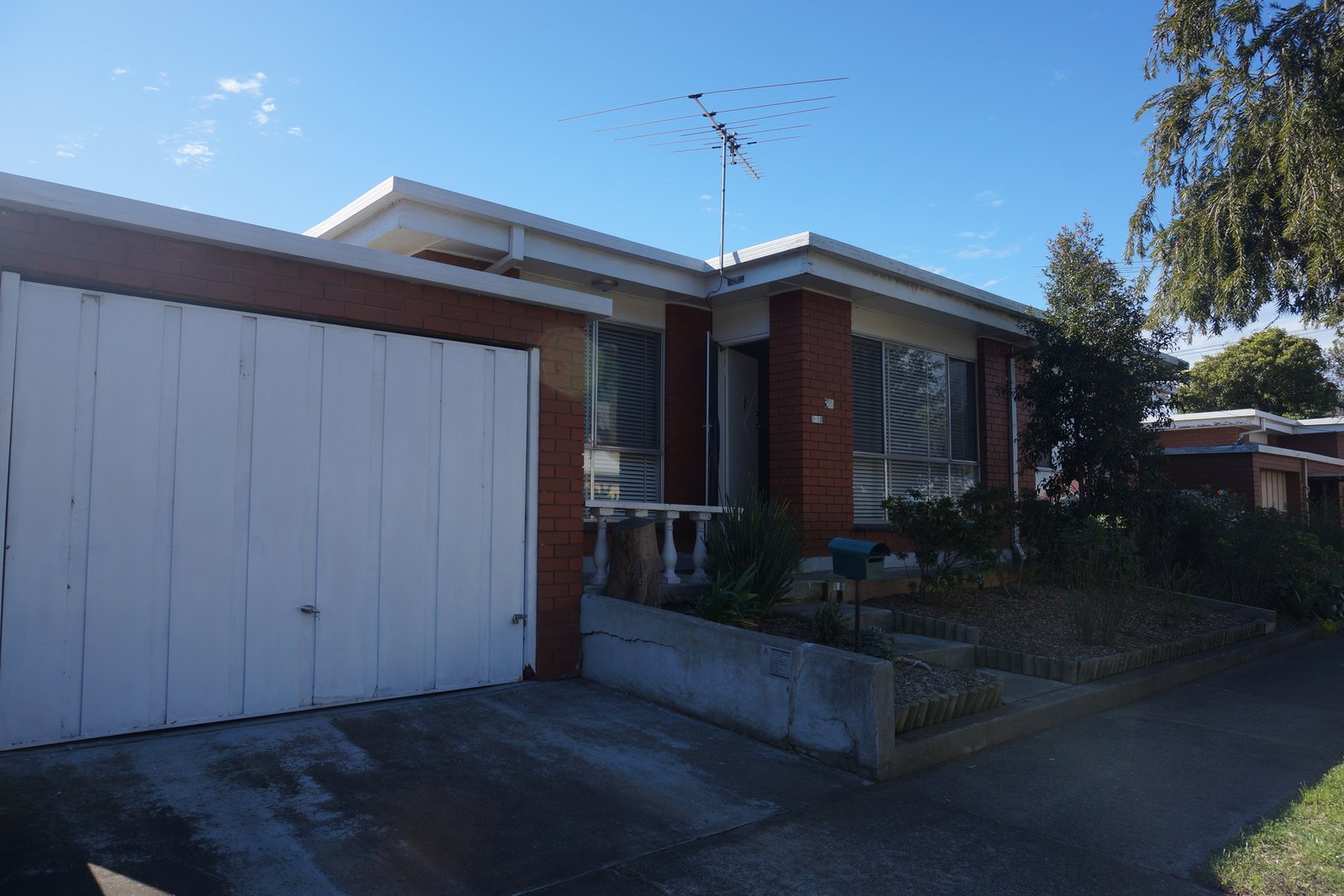 Gallery: 3/10 Stradling Avenue