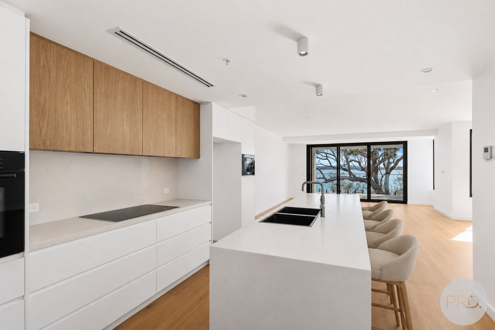 3/10 Thurlow Avenue NELSON BAY 6