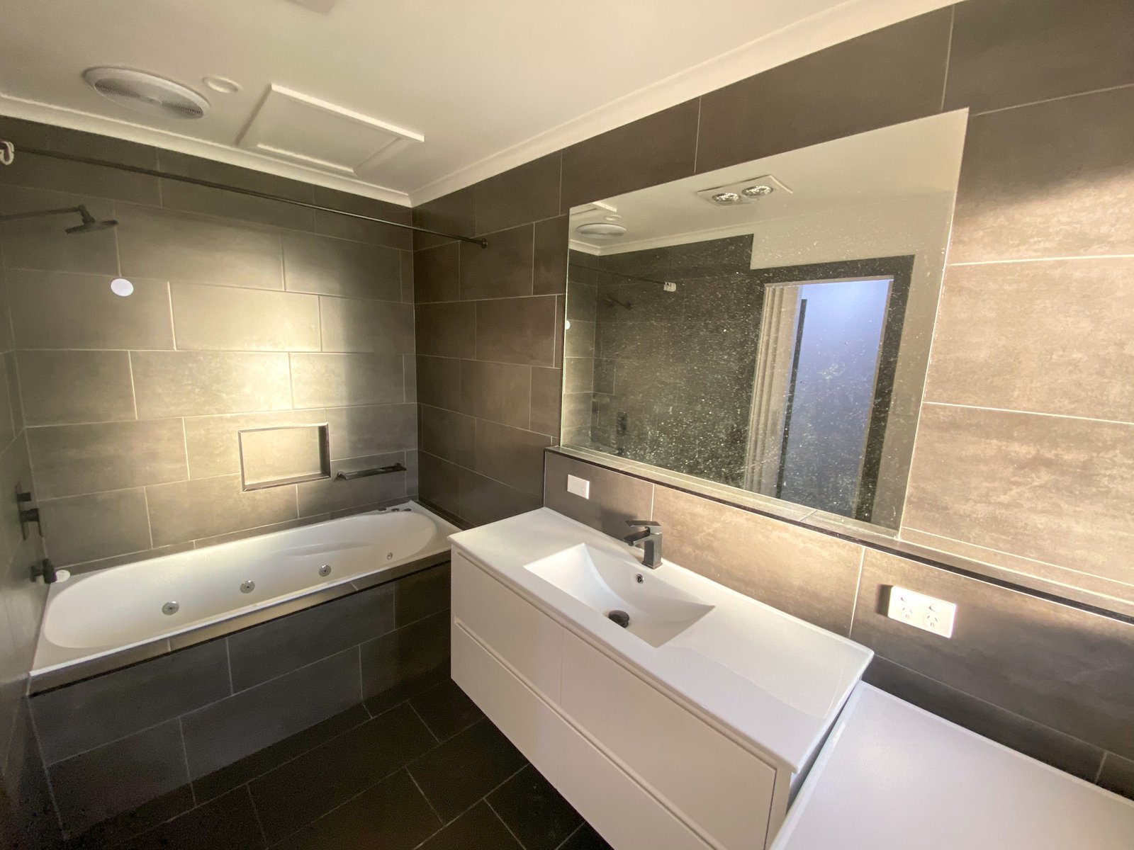 3/10 Wariga Road GLENORCHY 4