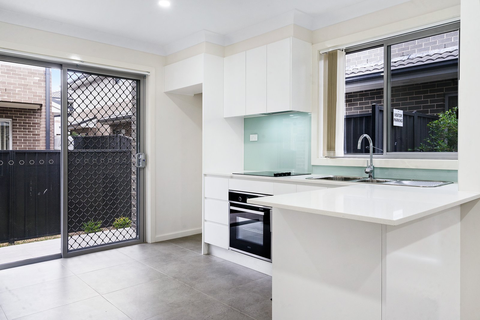 3/100 Great Western Hwy  Kingswood 4