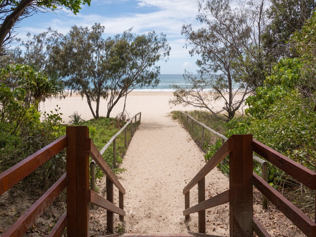 3/100 The Esplanade "Ambassador Building" BURLEIGH HEADS 5