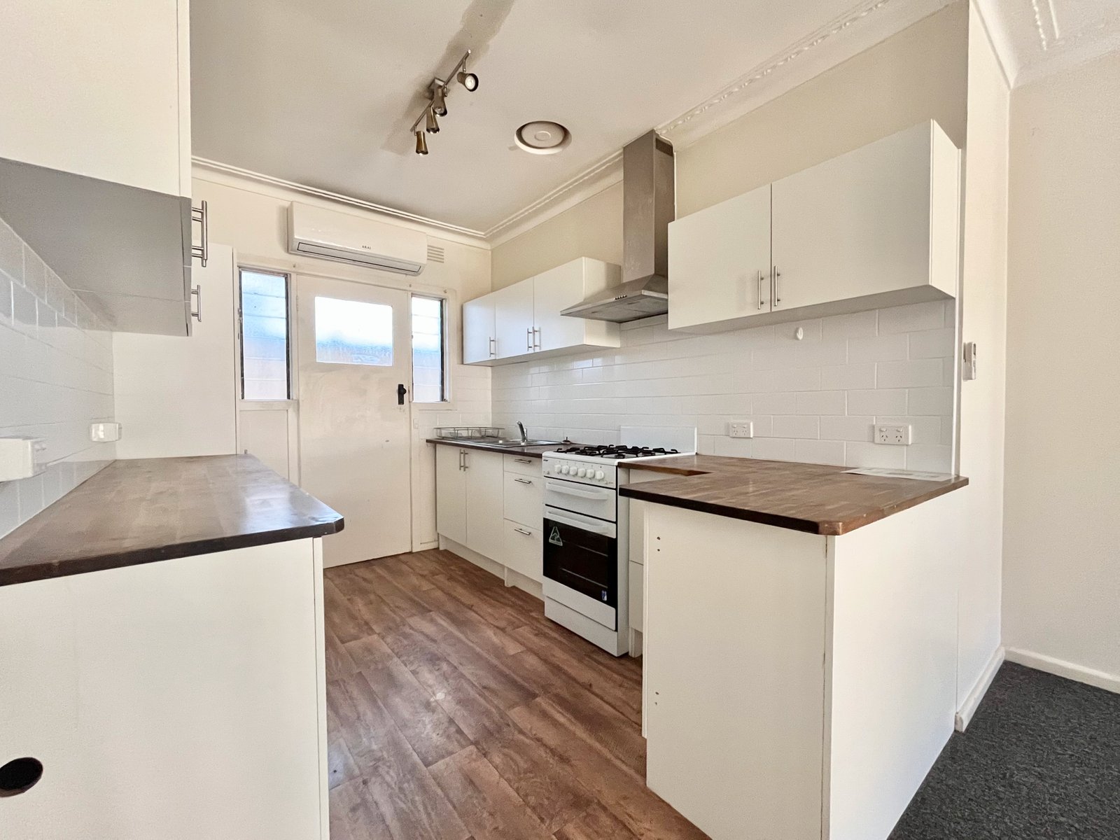 Gallery: 3/102 Truganini Road