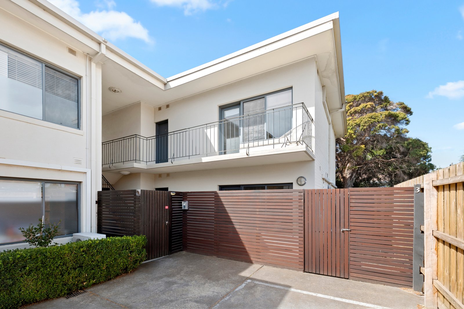 Gallery: 3/10A Eddys Grove