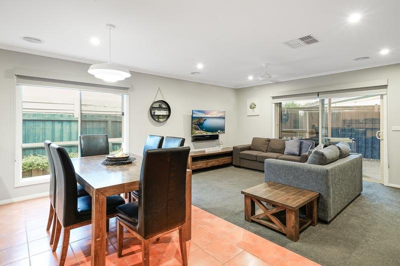 Gallery: 3/11-13 Roseview Way