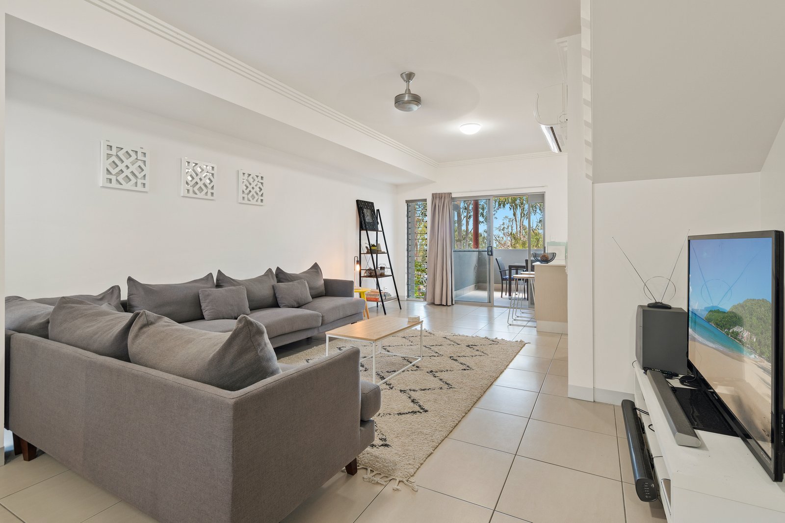 3/11 Eshelby Drive CANNONVALE 3